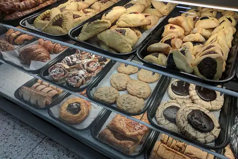 Crusties photo 3